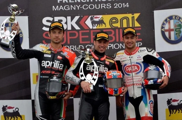 SBK Magny Cours 2014: Melandri ignora gli ordini Aprilia e vince Gara-2 su Guintoli, Haslam e Sykes [FOTO]