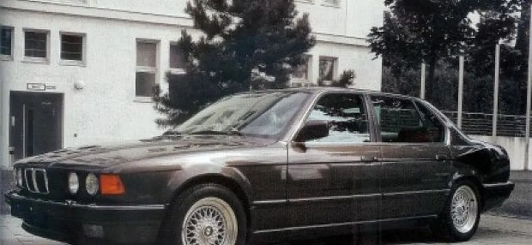 BMW: le immagini della 767i E32 con motore V16