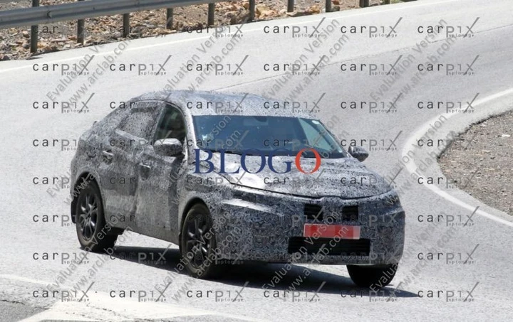 SUV coupé Renault: arrivano le prime foto spia