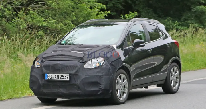 Opel Mokka: foto spia del facelift