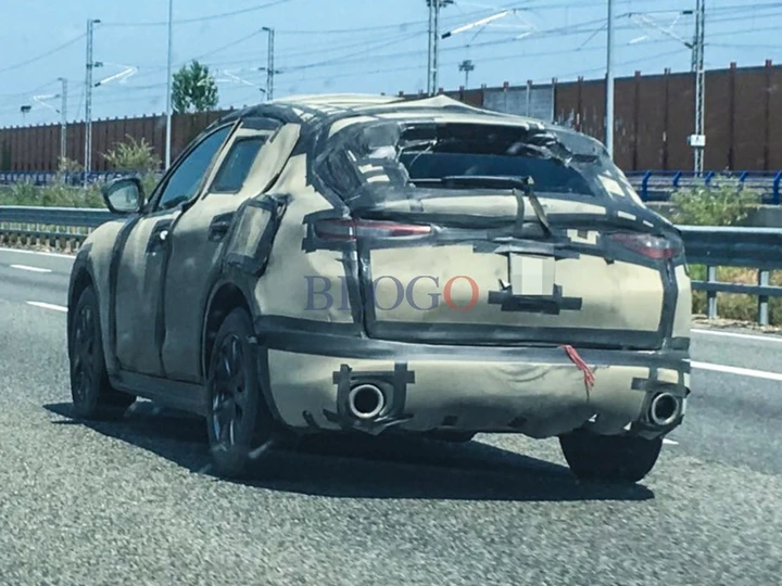SUV Alfa Romeo Stelvio: le foto spia di un lettore