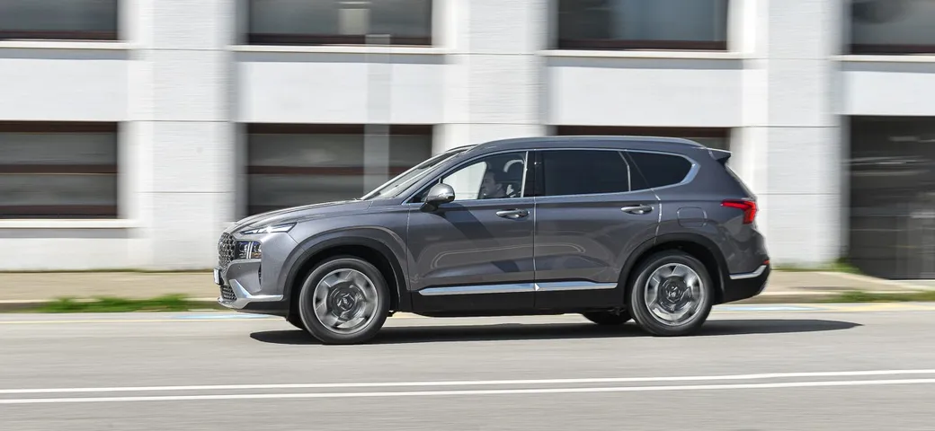 Hyundai Santa Fe 1.6 T-GDI HEV 20th Anniversary 4WD: prova su strada