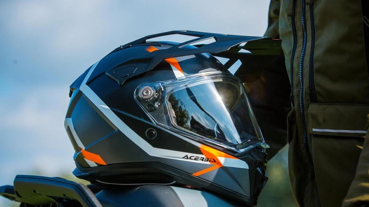 Nuovi caschi Acerbis: innovazione e stile per l'avventura su due ruote