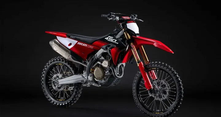 Ducati entra nel motocross: la Desmo450 MX Factory è realtà