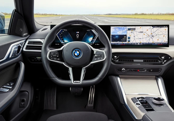 BMW i4 interni