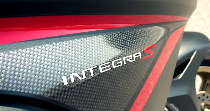 Honda Integra 750 S 2015, la prova su strada