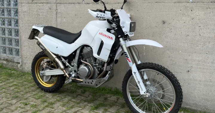 Honda Transalp 600 diventa una enduro: pesa 12 kg in meno