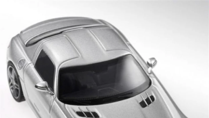 Mercedes: i modellini in scala della SLS AMG