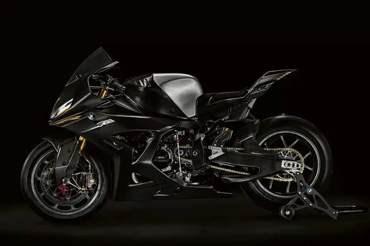 BMW S 1000 RR 2027: 215 CV e tante novità per sfidare Ducati