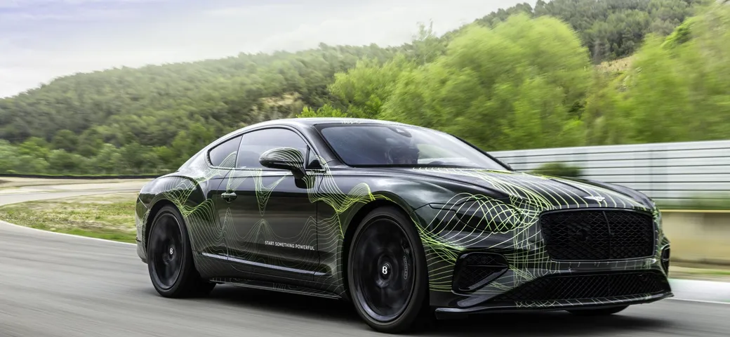 Bentley Continental GT 2024: 728 CV con l'inedito propulsore Ultra Performance Hybrid