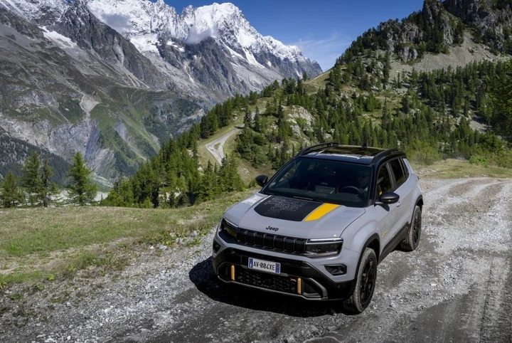 Jeep Avenger 4xe: la The North Face Edition per un avventura elettrica senza confini