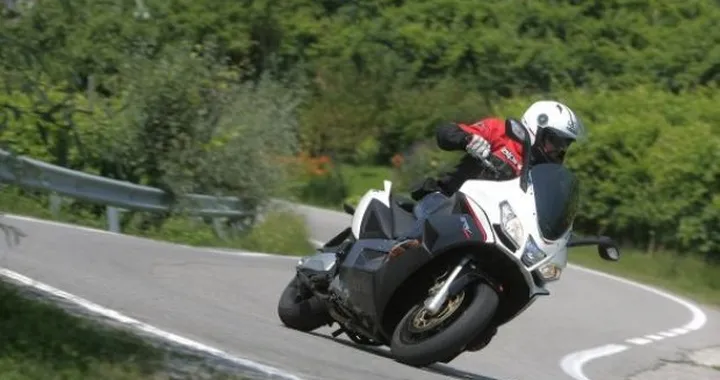 Aprilia SRV850 ABS/aTC 2012: il Test di Motoblog