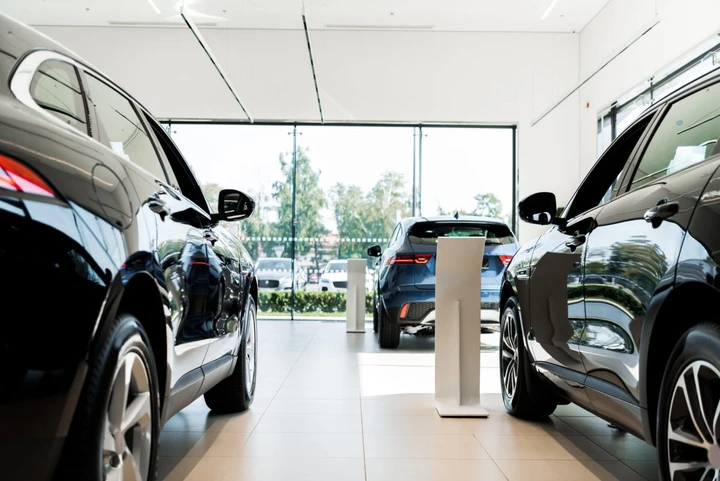 Perché il 95% degli italiani si affida ancora allo showroom per l'acquisto dell'auto