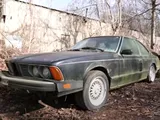 Primo lavaggio dopo decenni, BMW M6 rinasce dopo l'abbandono [VIDEO]