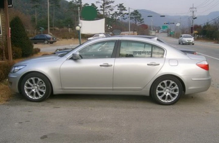Le prime immagini della Hyundai Genesis: troppo simile alla BMW serie 5?
