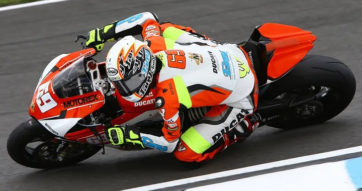 STK1000 Portimao: Day-1 a Jezek su De Rosa e Savadori