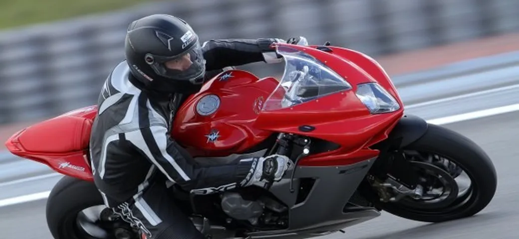 MV Agusta F3 800 ABS: primo contatto sul circuito Paul Ricard