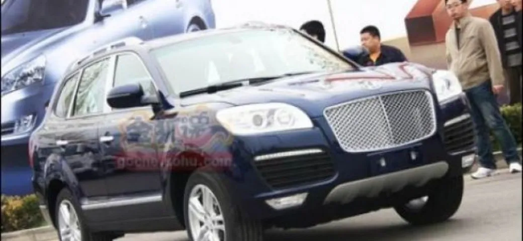 Porsche Cayenne: ecco la (brutta) copia Made in China