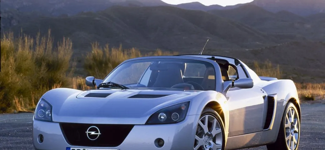 Opel Speedster, i 25 anni della sportiva nata insieme a Lotus