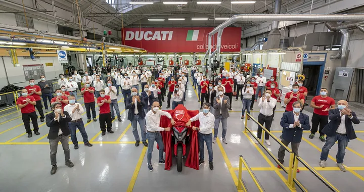 Ducati: parte la produzione della Multistrada V4, la prima moto dotata di radar