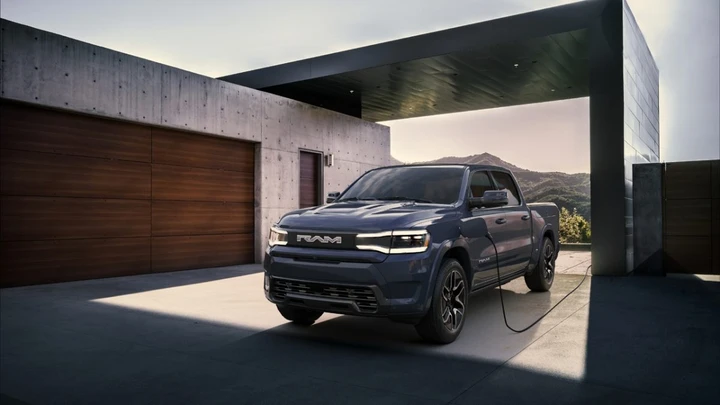 RAM 1500 REV: annullata la versione elettrica, all-in sull'ibrido