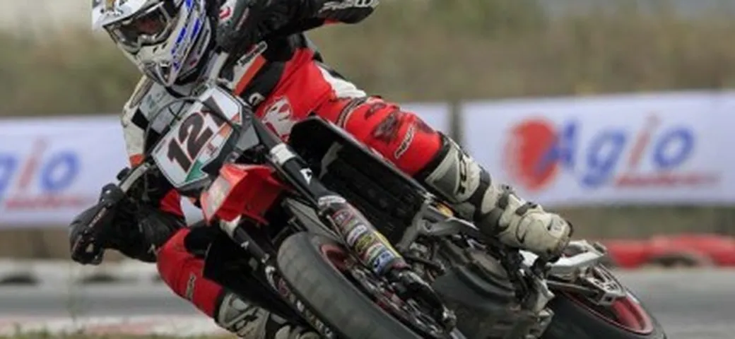 Aprilia campione del mondo costruttori classe Supermoto S1 2008