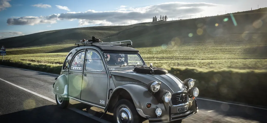 Citroen 2CV: 70 anni di successi [Video]