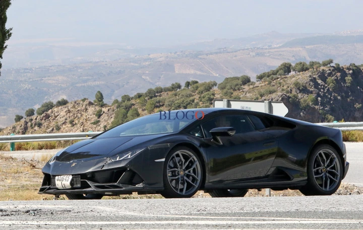 Lamborghini Huracan EVO: foto spia della versione più estrema?