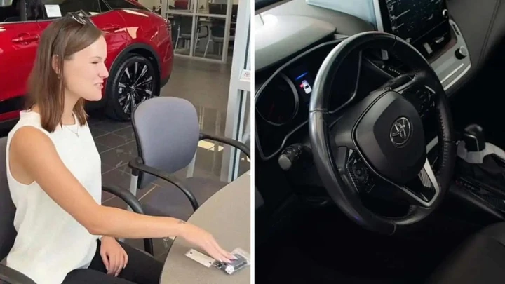 Restituisce una Toyota nuova per volere del fidanzato: la trovata virale