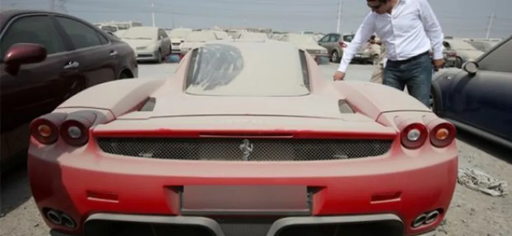 Ferrari: una Enzo abbandonata a Dubai