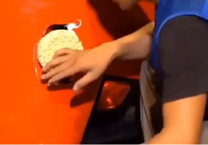 Come non riparare il paraurti di una Ferrari [Video]