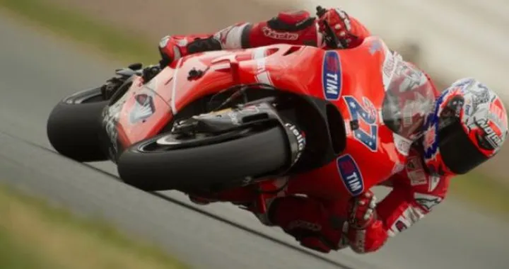 Qualifiche roventi: super Stoner (Ducati) mette in fila gli idoli di casa Lorenzo e Pedrosa. Male Rossi