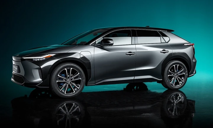 Toyota bZ4X: concept elettrica hi-tech al Salone di Shanghai 2021