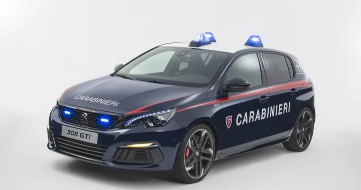 Un Leone per i Carabinieri: consegnata la nuova Peugeot 308 GTi