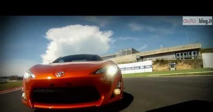 Toyota GT 86 una sportiva divertente e "possibile": il video test di autoblog