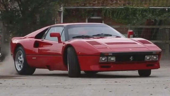 Ferrari 288 GTO: con Tax the Rich in Video