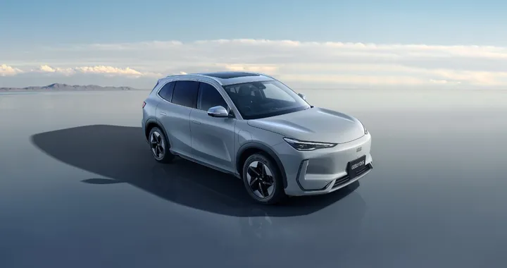 Geely sbarca in Italia: EX5 elettrica e Starray EM i plug-in