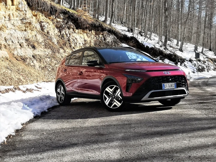 Hyundai Bayon 1.0 T-GDI Hybrid 48 V iMT: la prova su strada