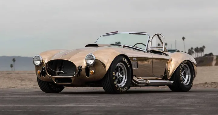 La Shelby Cobra in bronzo è in vendita ad un prezzo stratosferico