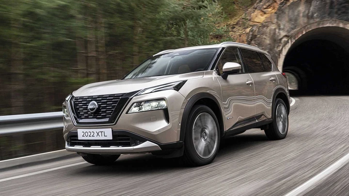 Nissan X-Trail 2023: tutta nuova e ibrida, prezzi da 38.080 euro