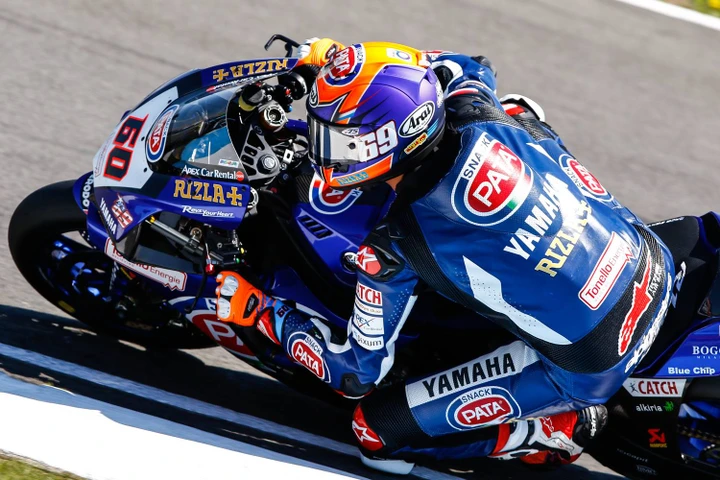 SBK, scoppio pneumatici in gara: la Yamaha torna al sapone