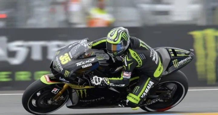 MotoGP, Montmelò: piove a Barcellona, Crutchlow primo nel warm up davanti a Stoner e Rossi
