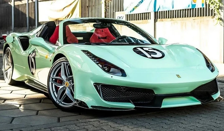 Ferrari 488 Pista Spider, ecco quella ispirata alla 250 GTO di Stirling Moss