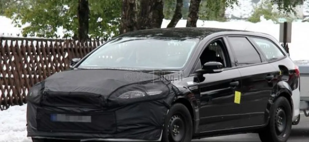 Foto spia Ford Mondeo SW