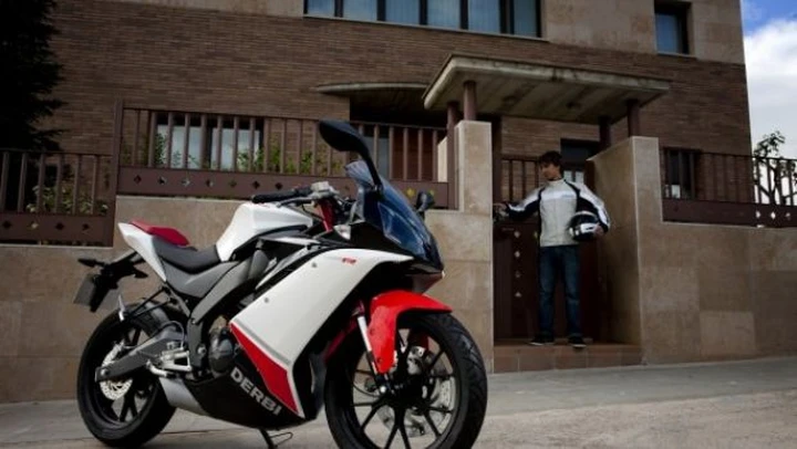 Nuovi Derbi GPR 50 2T e GPR 125 4T: carattere sportivo