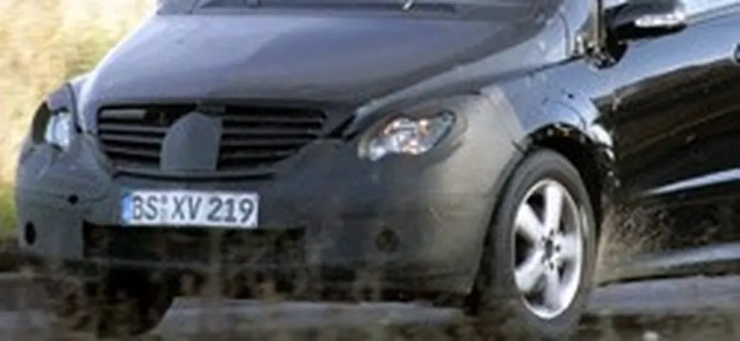 Mercedes Classe B facelift, foto-spia