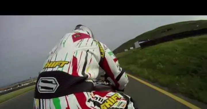 Sulla BMW S 1000 RR con Chris McNeil: video
