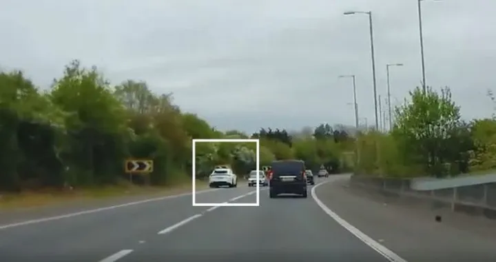 Sorpassa in corsia d'emergenza con la Lamborghini: è un famoso calciatore