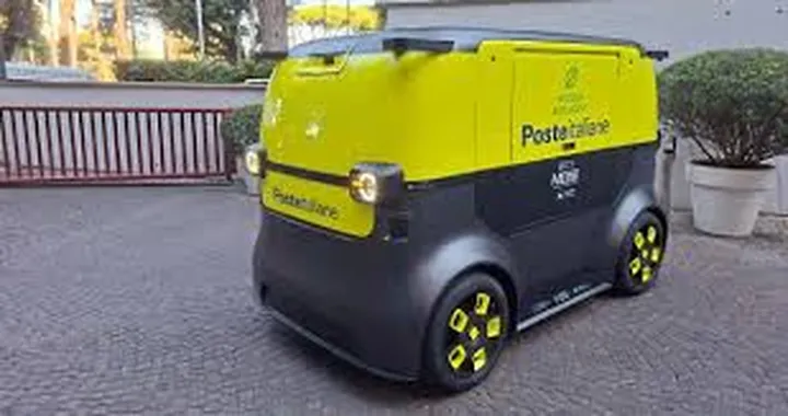 Boxi: il quadriciclo elettrico di Poste Italiane per la consegna autonoma