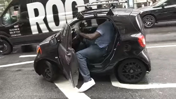Una Smart riesce a contenere Shaquille O'Neal? [Video]